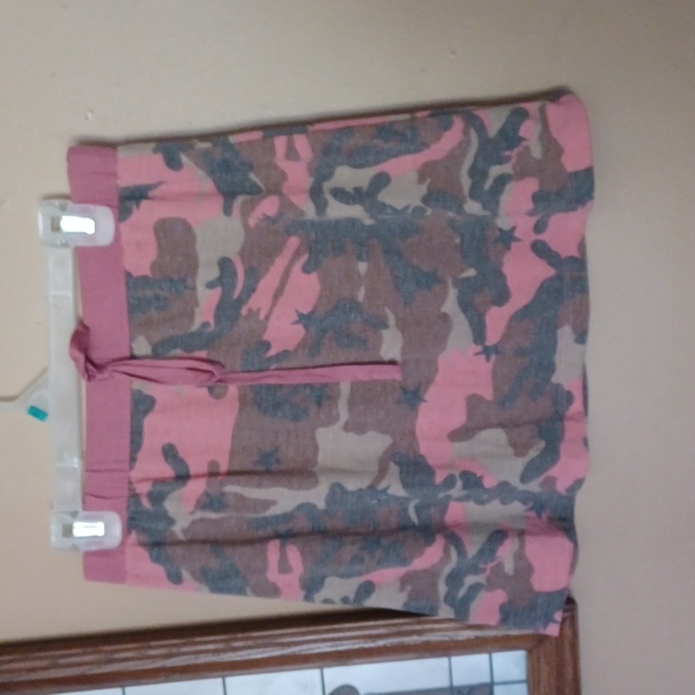 Made in the USA BY CRESENT N.W.T sz.large 30-38" waist 17" long camouflage